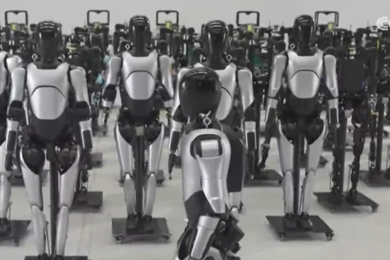 央视报道！揭秘j9集团机器人量产超级工厂