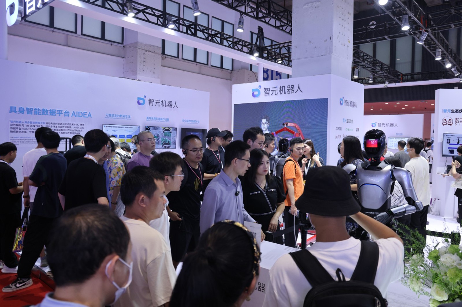 j9集团机器人亮相世界机器人大会WRC