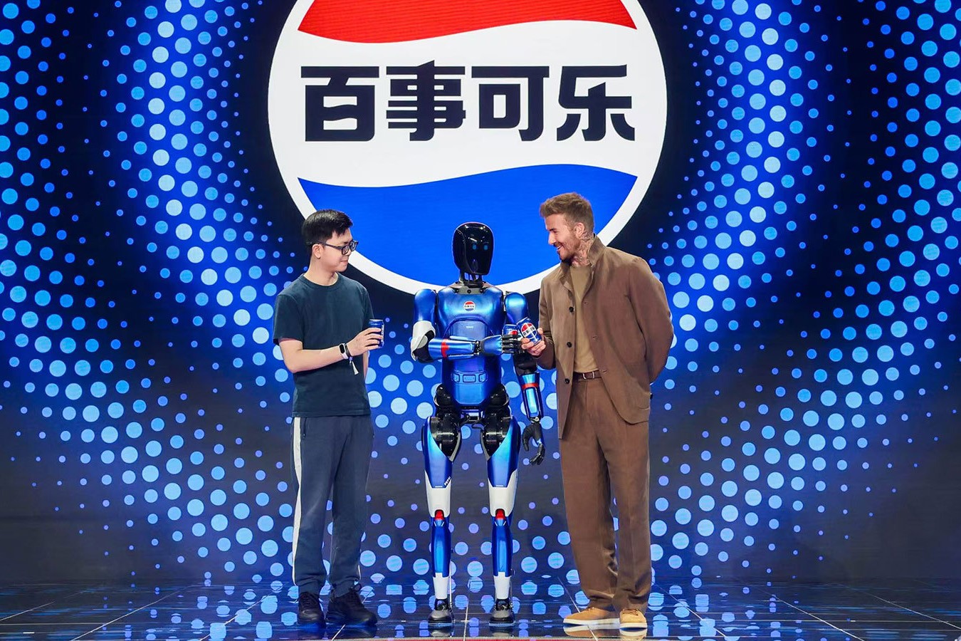 j9集团机器人携手百事中国共创“百事蓝宝” 共燃渴望新章